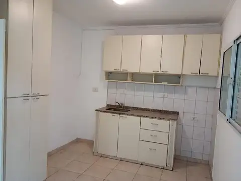 Departamento 2 dormitorios con balcón al contrafrente