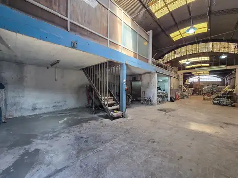 Deposito 430m2 - Balcarce y Tierra del Fuego