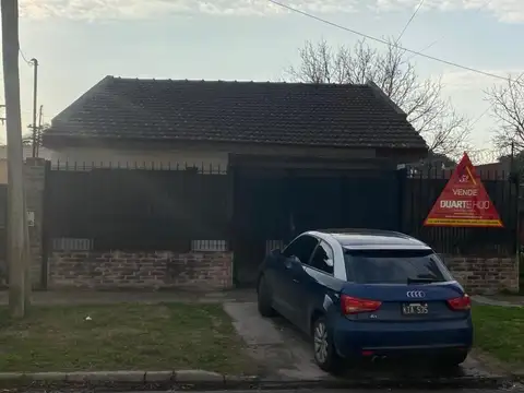 Con financiacion  Casa en buen estado a 200 mts. Av. Repub