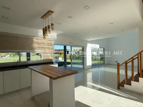 Casa 4 ambientes con 3 baños