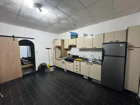 LOCAL COMERCIAL  DE 100MT2 SOBRE BV AVELLANEDA EN VENTA