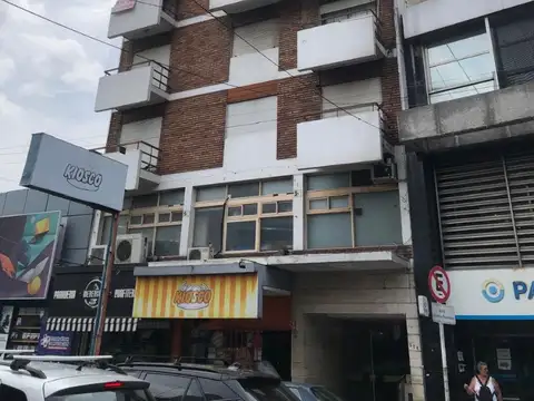 depto tres amb. fte ( centro moron) 