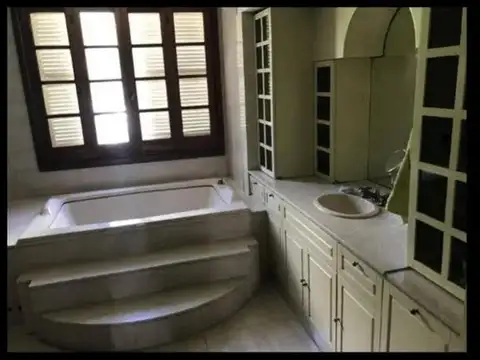 Chalet en La Mejor Zona Residencial de Banfield. 3 plantas