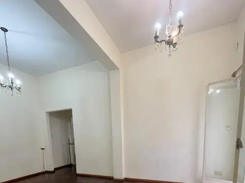 Caracas 2400, Piso PB