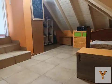 Casa 6 ambientes con 2 baños