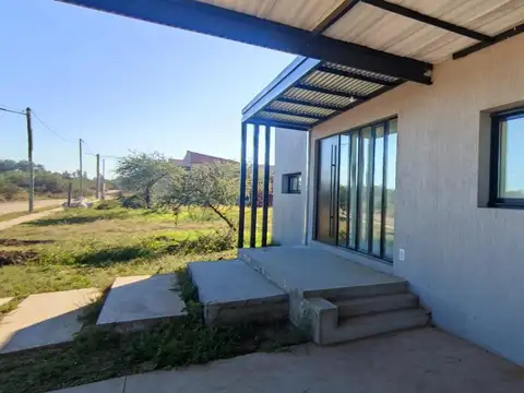 Casa 4 ambientes con 2 baños