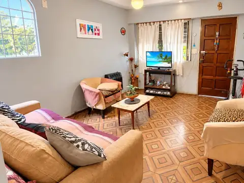 VENTA CASA 3 AMBIENTES CON AMPLIO JARDÍN Y TALLER EN CASEROS