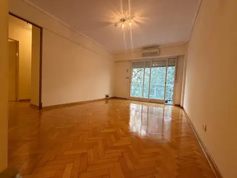 Alquiler. 3 ambientes. Balcón corrido. Cochera en PB. Villa Urquiza