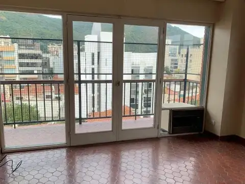 Dean Funes 550