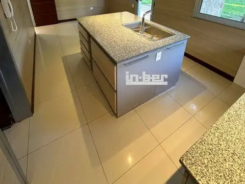 Casa en Alquiler en Berazategui, USD 2.200