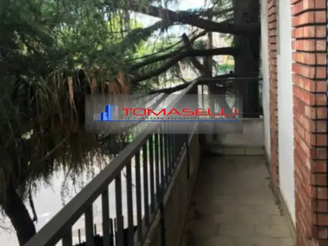 Casa 6 ambientes con 2 baños