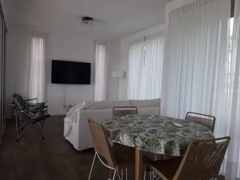 Casa en Alquiler en El Cantón - Barrio Islas, USD 2.500