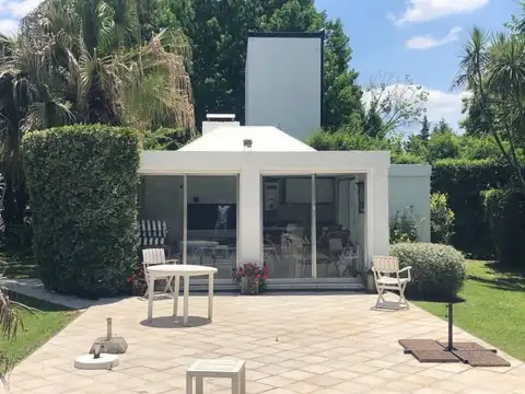 Casa 5 ambientes con 5 baños