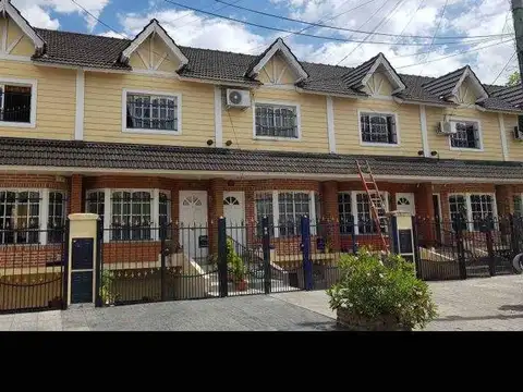 Duplex En Venta En Villa Luzuriaga