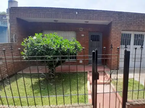 VENTA CASA 3 DORM GARAGE PATIO BARRIO 1 DE MAYO