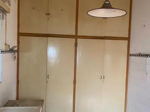 Casa 6 ambientes con 2 baños