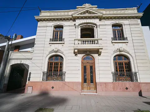 Se vende imponente casona antigua en venado tuerto