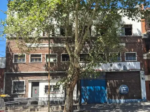 Galpón- Depósito en Barracas de 1.000 m2 con entrada semi  - ALQUILER