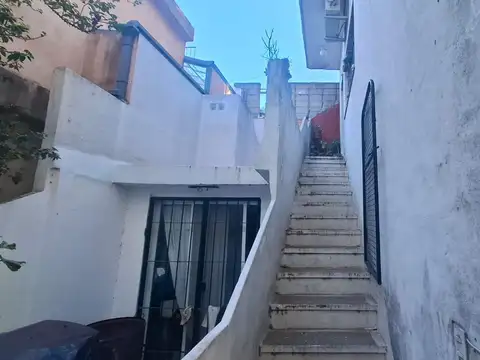 Depto Tipo Casa en Venta en San Isidro Vias / Rolon, USD 99.000