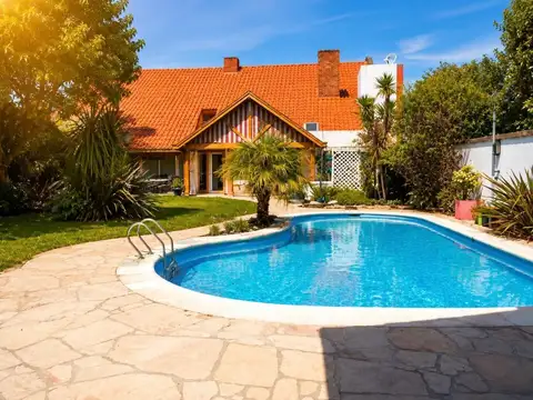 Casa en Alquiler con 5 cocheras
