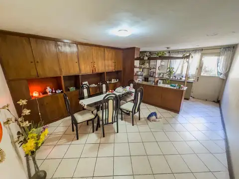 Casa 4 ambientes con 2 baños