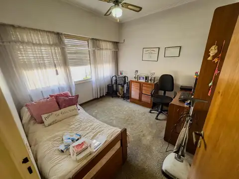 Chalet en ph al frente de cuatro ambientes en venta en Haedo