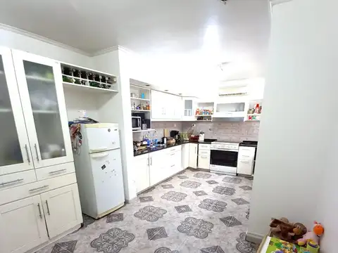 Maginfica Casa 8 ambientes! con Cochera, 2 patios y Terraza!