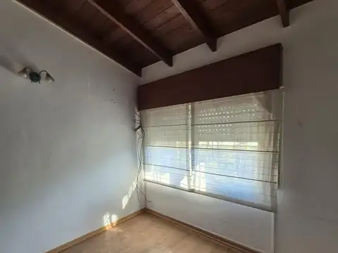 OPORTUNIDAD CASA 6 AMB A REFACCIONAR