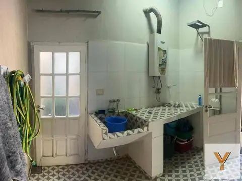 Casa 8 ambientes con 3 baños