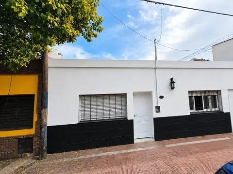 CASA EN VENTA 3 DORMITORIOS BARRIO LAS FLORES ESCR