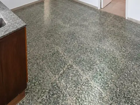Casa 6 ambientes con 1 baño