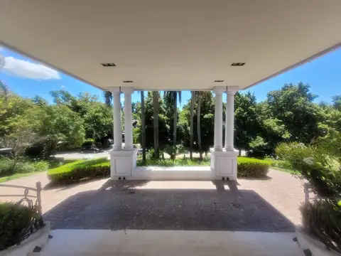 Casa en Venta con 8 cocheras