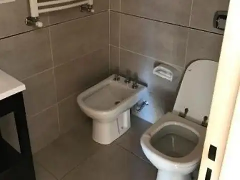 Departamento céntrico de 1 dormitorio + cochera en alquiler.