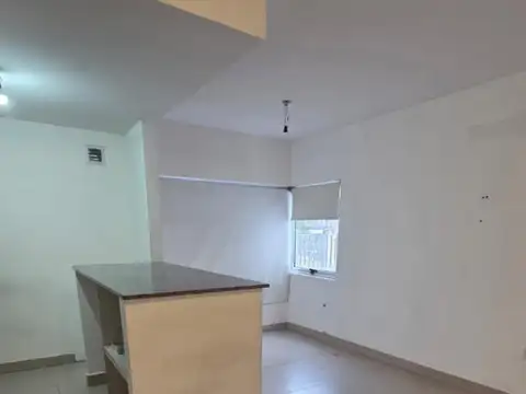 DEPARTAMENTO 2 AMBIENTES SOBRE AVENIDA!