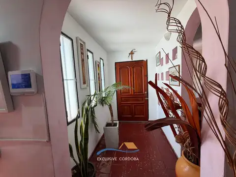 Casa en Venta con 4 cocheras