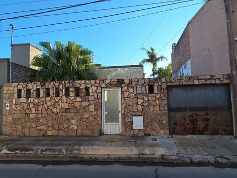 ENORME CASA A REFACCIONAR O P/DESARROLLO