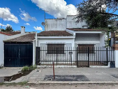 CASA EN SAN JUSTO-3 DORMITORIOS-JARDIN 130.000 USD