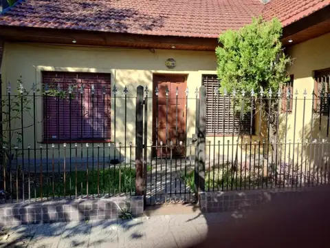 Chalet 3 Amb. c/ Patio, Parrilla y 3 Cocheras Apto Crédito - Banfield
