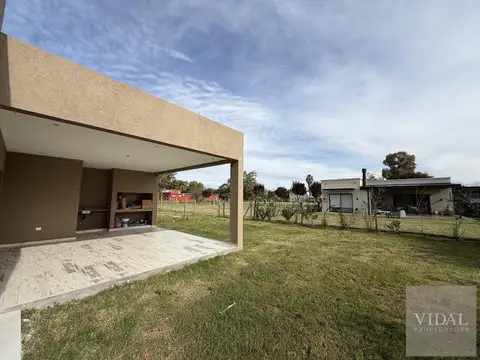 Casa 4 ambientes con 2 baños