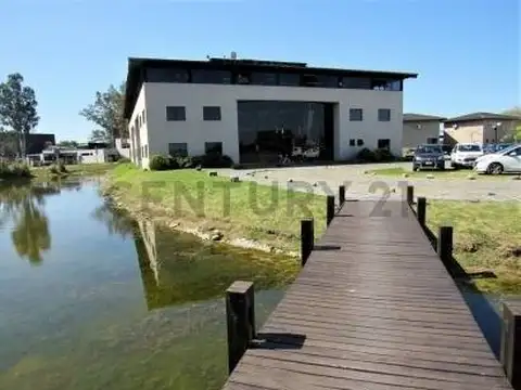 Oficina Luminosa doble altura en Riviera Park