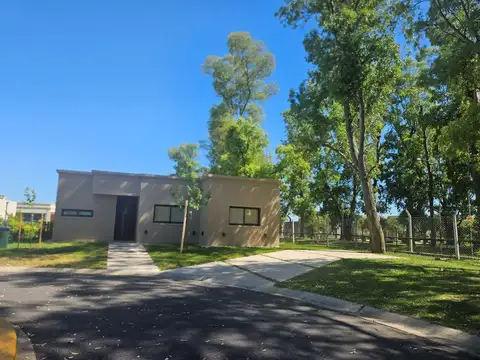 Casa  en Venta en Santa Lucia, Pilar del Este, Pilar