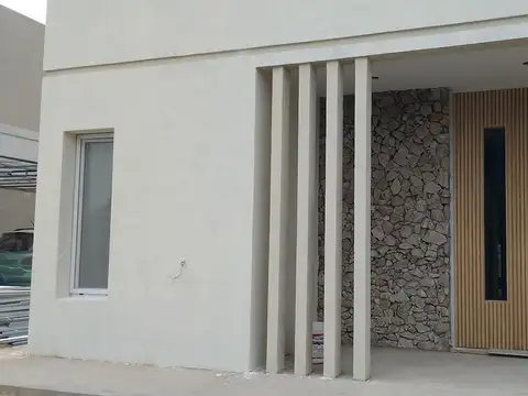 usd 189.000.- 3 dorm + dep + gal.+ pileta Oportunidad!