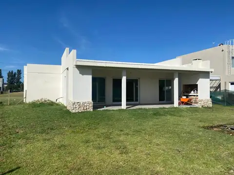 usd 189.000.- 3 dorm + dep + gal.+ pileta Oportunidad!