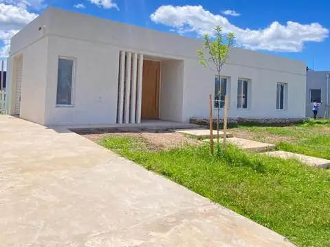 Barrio Cerrado Manuel Belgrano , Calle La Pista
