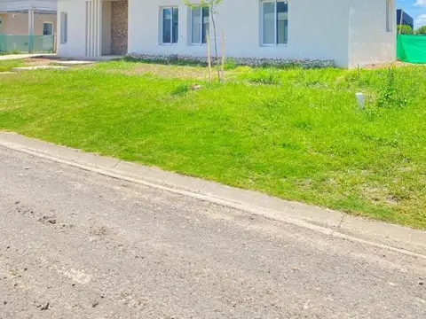 Barrio Cerrado Manuel Belgrano , Calle La Pista