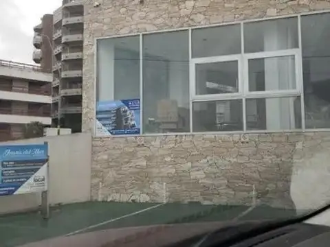 Avenida Fortunato de la Plaza y Avenida de los Trabajadores