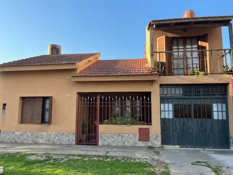 Casa 2 dorm + 3 monoambientes en Santo Tomé