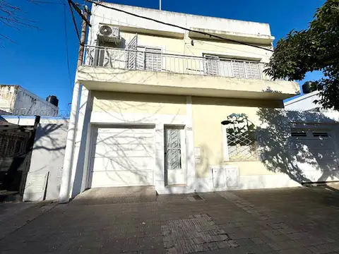 VENTA CASA 4 DORMITORIOS EN BARRIO GRAL SAN MARTIN