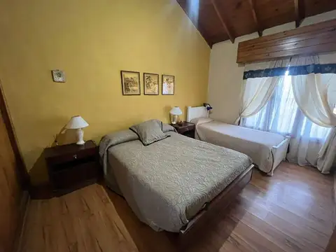 Chalet en venta con quincho y loft - Colinas de Peralta Ramos