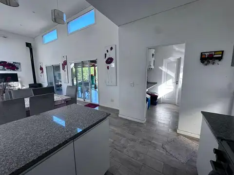 Casa en Venta con 4 cocheras
